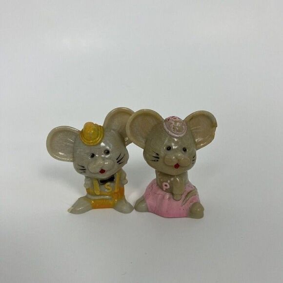 Vintage Plastic Girl & Boy Mouse Salt and Pepper Shakers Retro Kitchen Decor - Picture 1 of 9
